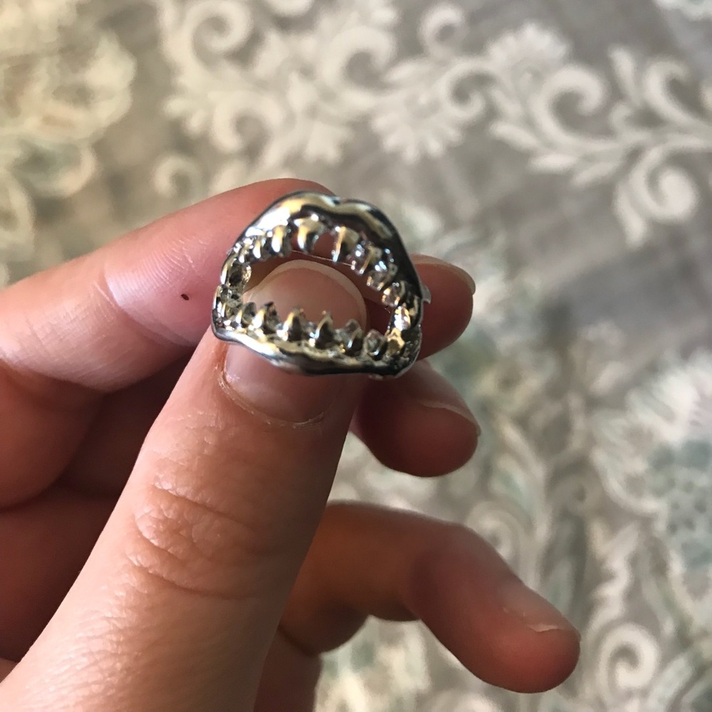 New shark jaws silver ring
